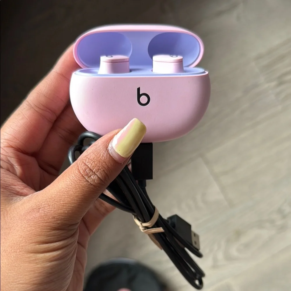 Pink Wireless Earbuds with Black Case Beats by Dre - Picture 2 of 2